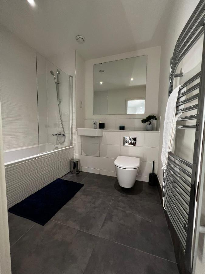 Modern Suite- Bedford City Centre With Free Gym & Parking Exterior photo