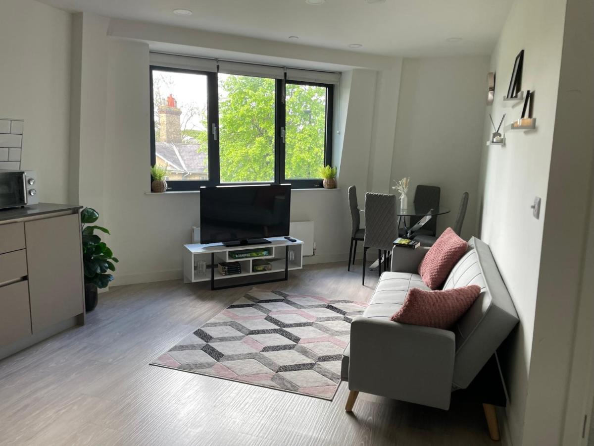 Modern Suite- Bedford City Centre With Free Gym & Parking Exterior photo