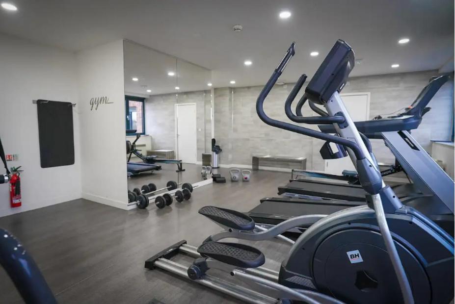 Modern Suite- Bedford City Centre With Free Gym & Parking Exterior photo